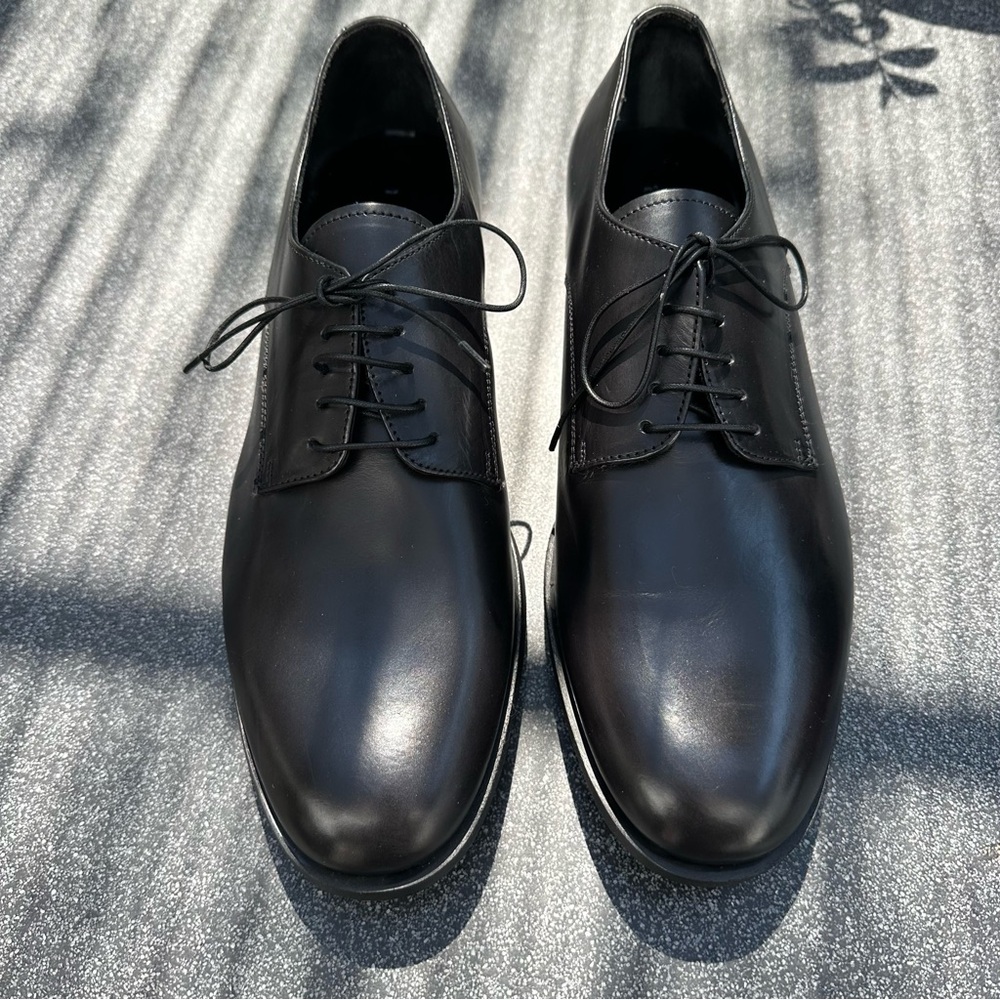 Theory Men Etten Dress Show. New in Box. Size 10.5U